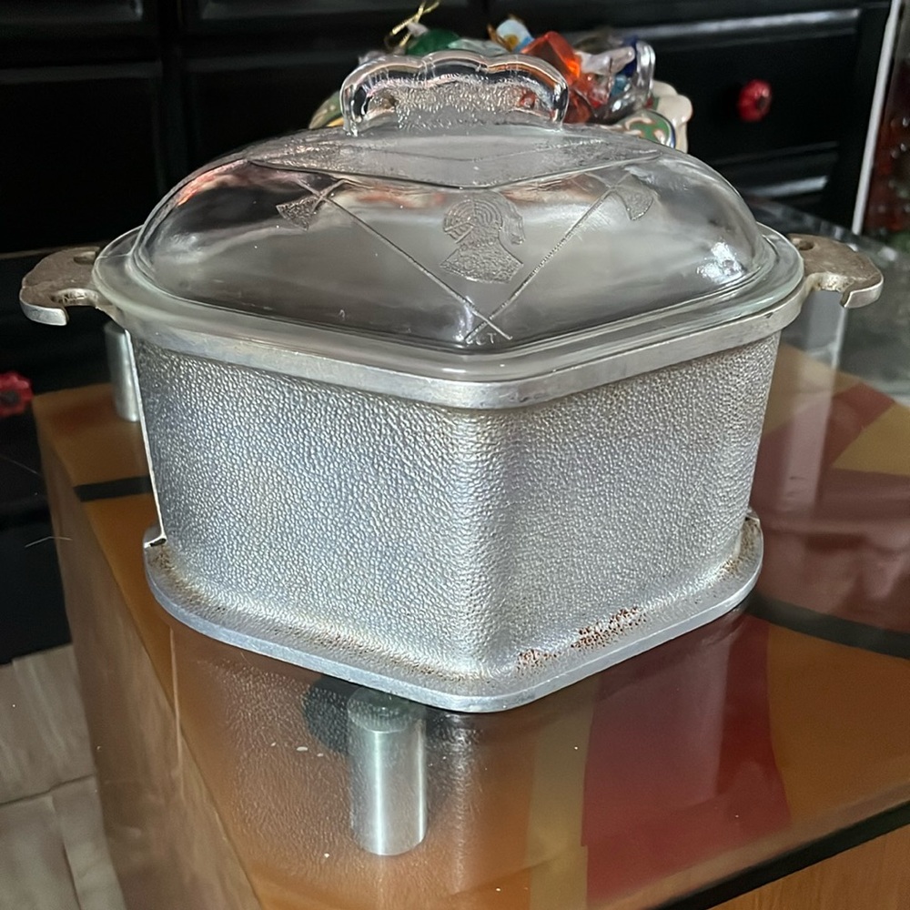 Vintage hammered Aluminum Guardian casserole pot